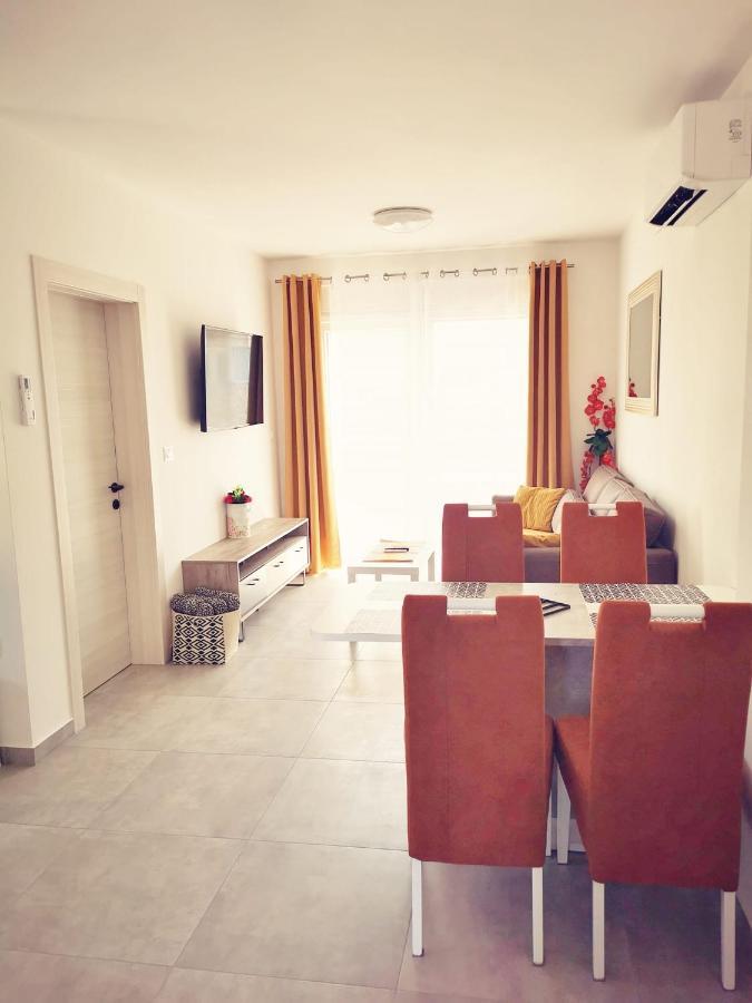 Apartmani Marco,Lukas,Patrick,David,Blizu Centra I Mora Sa Free Privatnim Parkingom พูลา ภายนอก รูปภาพ