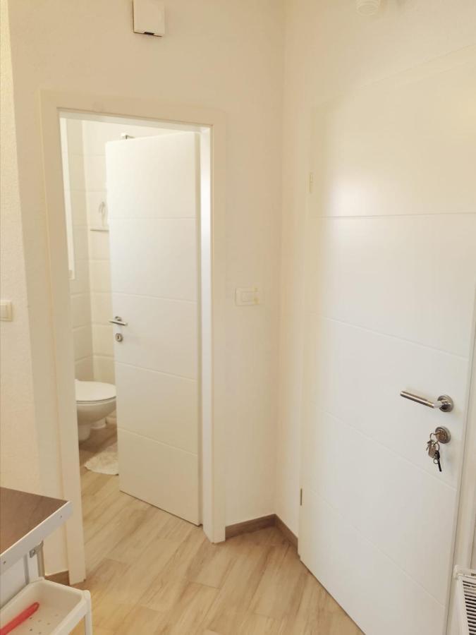 Apartmani Marco,Lukas,Patrick,David,Blizu Centra I Mora Sa Free Privatnim Parkingom พูลา ภายนอก รูปภาพ