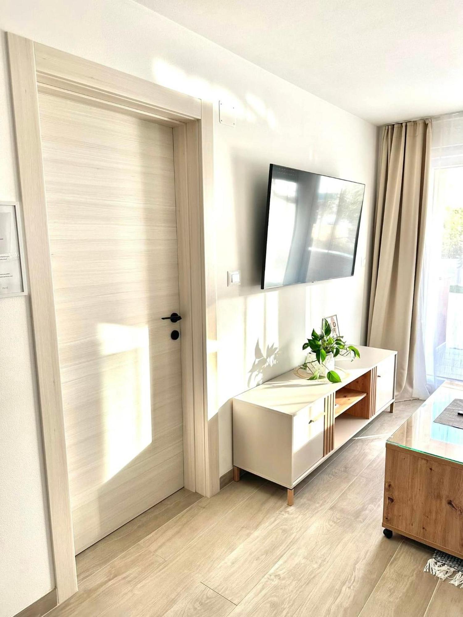 Apartmani Marco,Lukas,Patrick,David,Blizu Centra I Mora Sa Free Privatnim Parkingom พูลา ภายนอก รูปภาพ